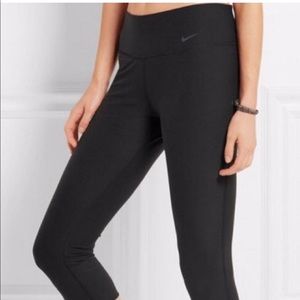 Nike Legend Cropped Leggings
